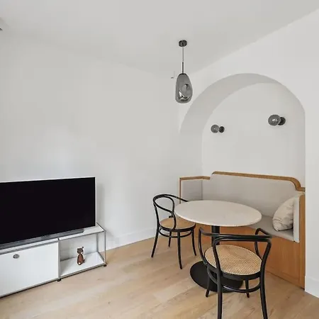 Appartement Design Aux Pieds De La Tour Eiffel